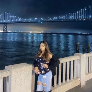 Meet your Posher, Nia